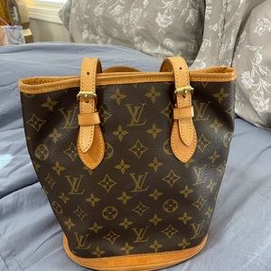 Louis Vuitton Petite Bucket w/ pouch